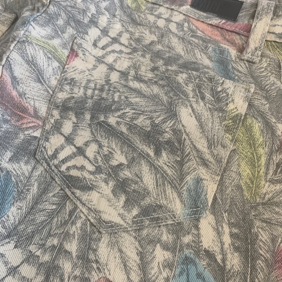 NWT Paige Feathers Cut Off Shorts sz 24 - Picture 3 of 4
